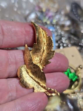 DFA DuBarry Gold Leaf-Style Women's Brooch - Polished Gold Finish 2.75"